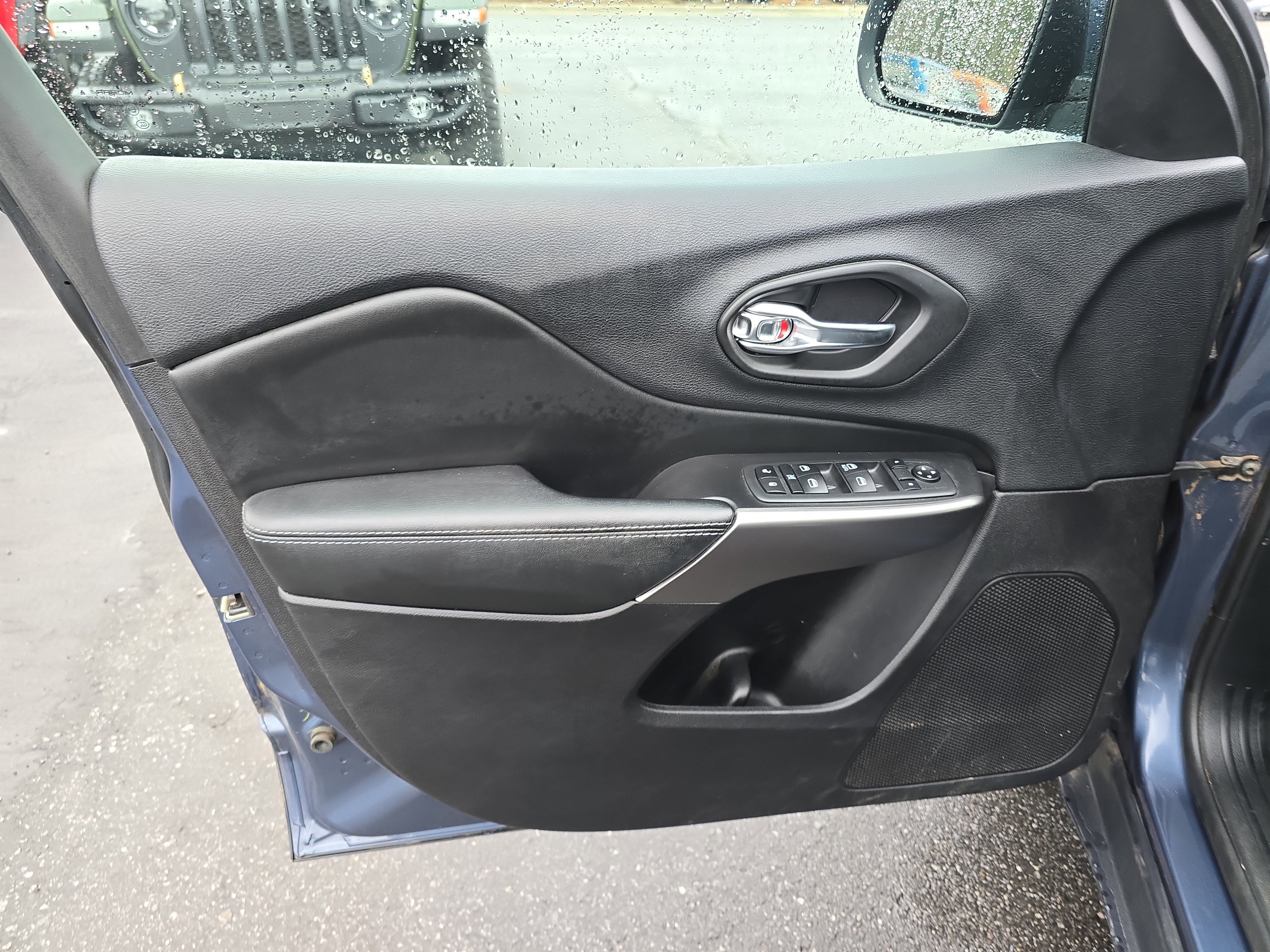 Used 2020 Jeep Cherokee Latitude image 19