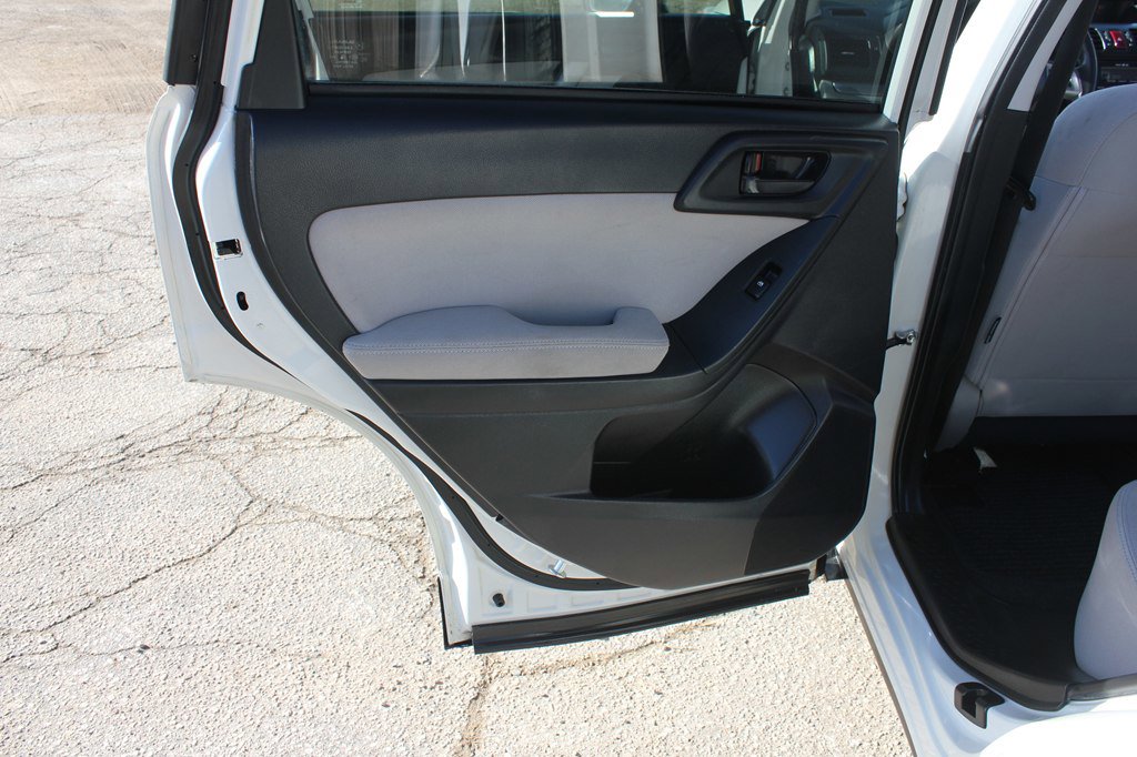 Used 2015 Subaru Forester 2.5i Premium w/ All-Weather Package AWD/4WD image 40