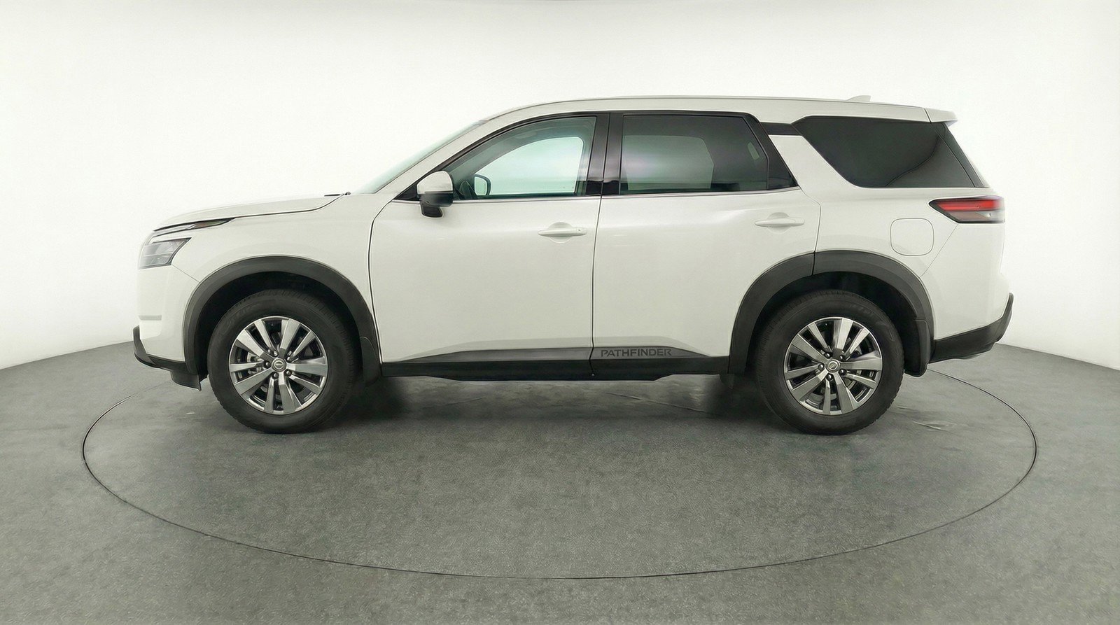 Used 2025 Nissan Pathfinder SV image 5