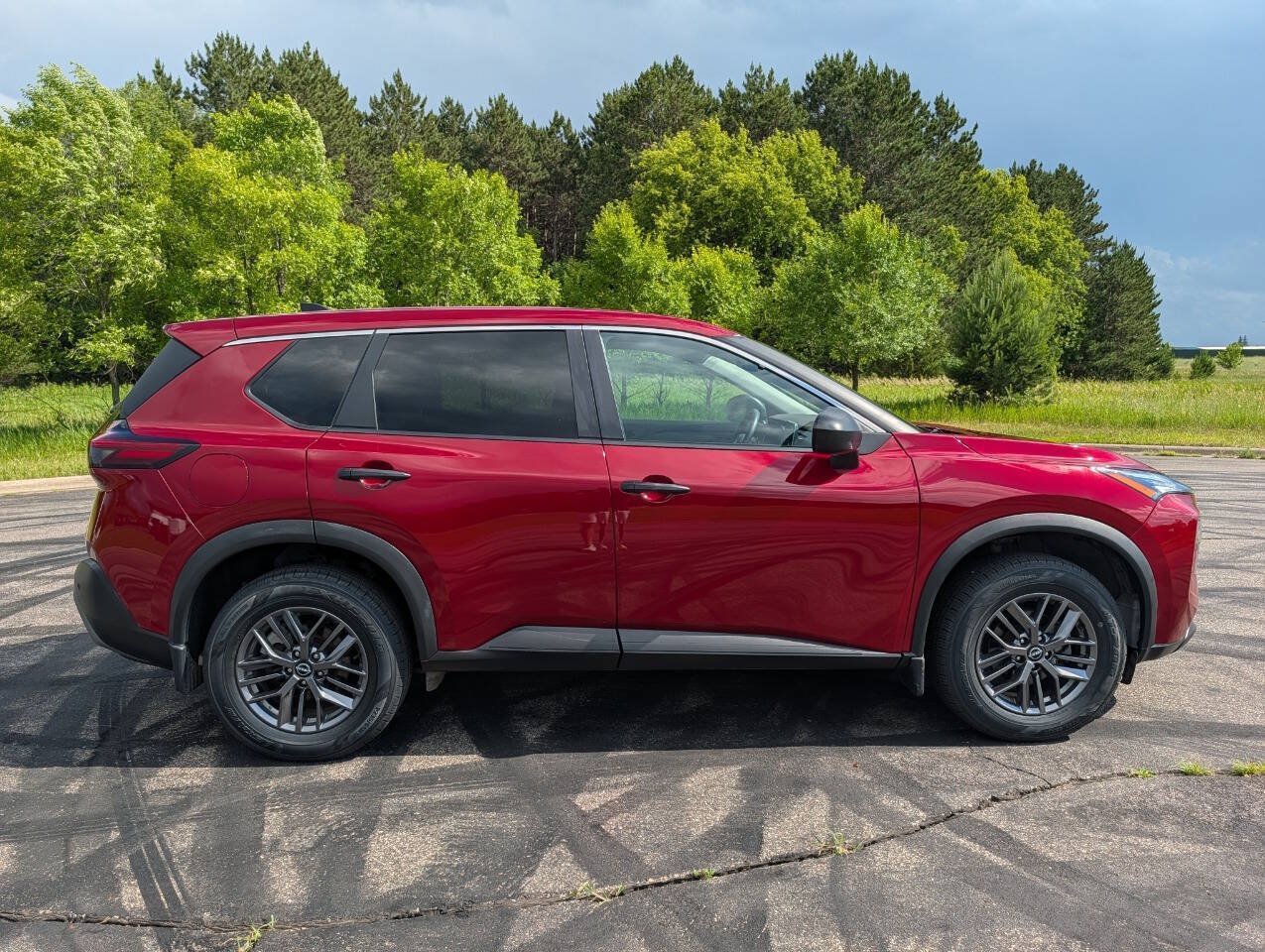 Used 2023 Nissan Rogue S AWD/4WD image 2