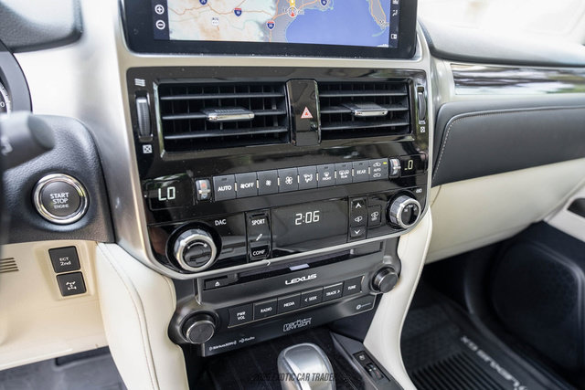 Used 2023 Lexus GX 460 Luxury w/ Sport Design Package AWD/4WD image 30