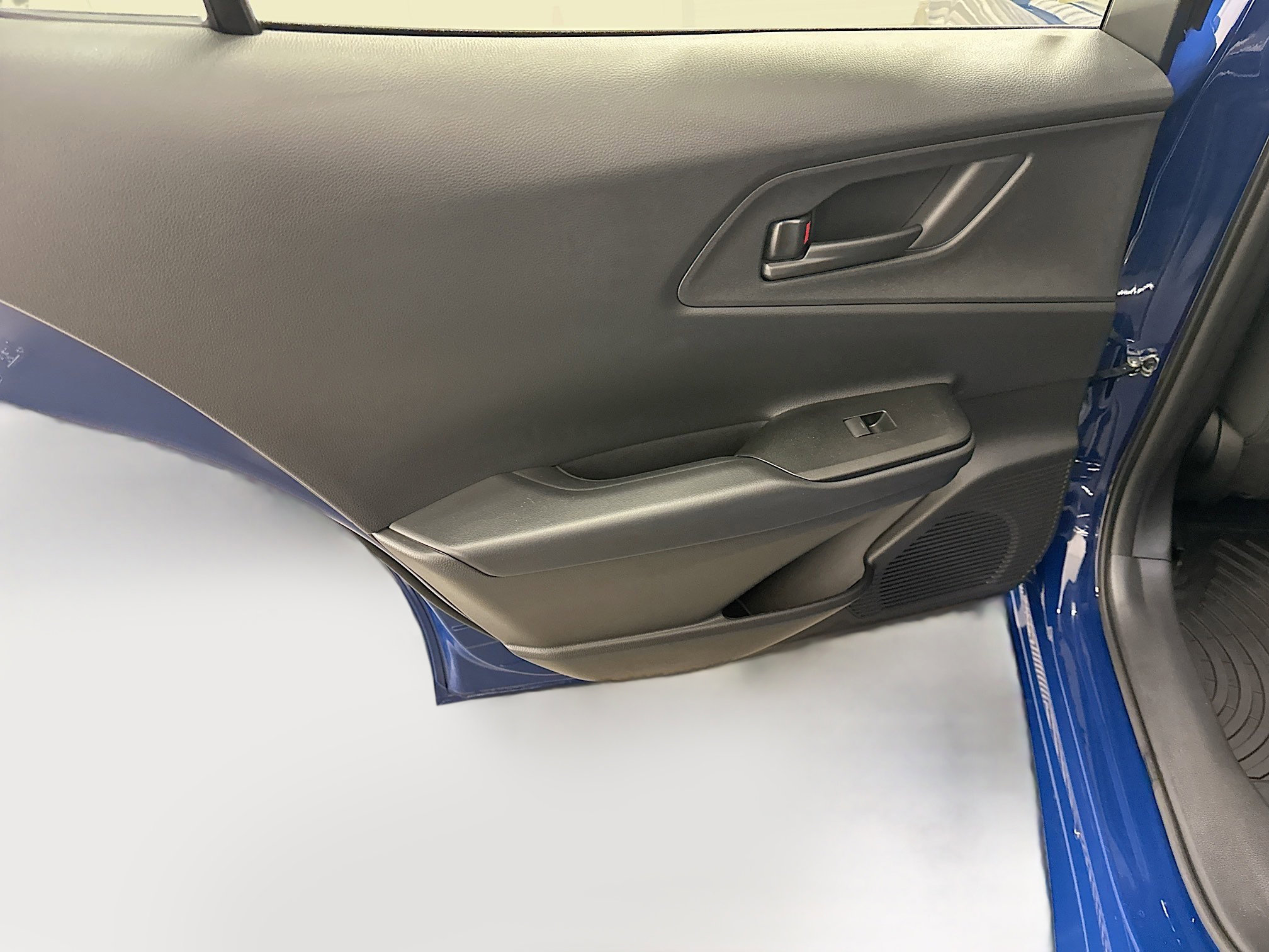 Used 2025 Toyota Prius Plug-In Hybrid image 27