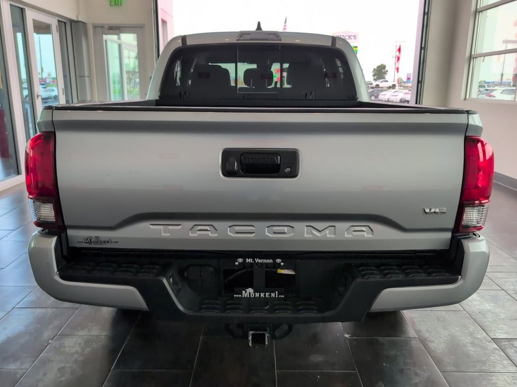 Used 2022 Toyota Tacoma SR5 w/ Technology Package RWD image 6