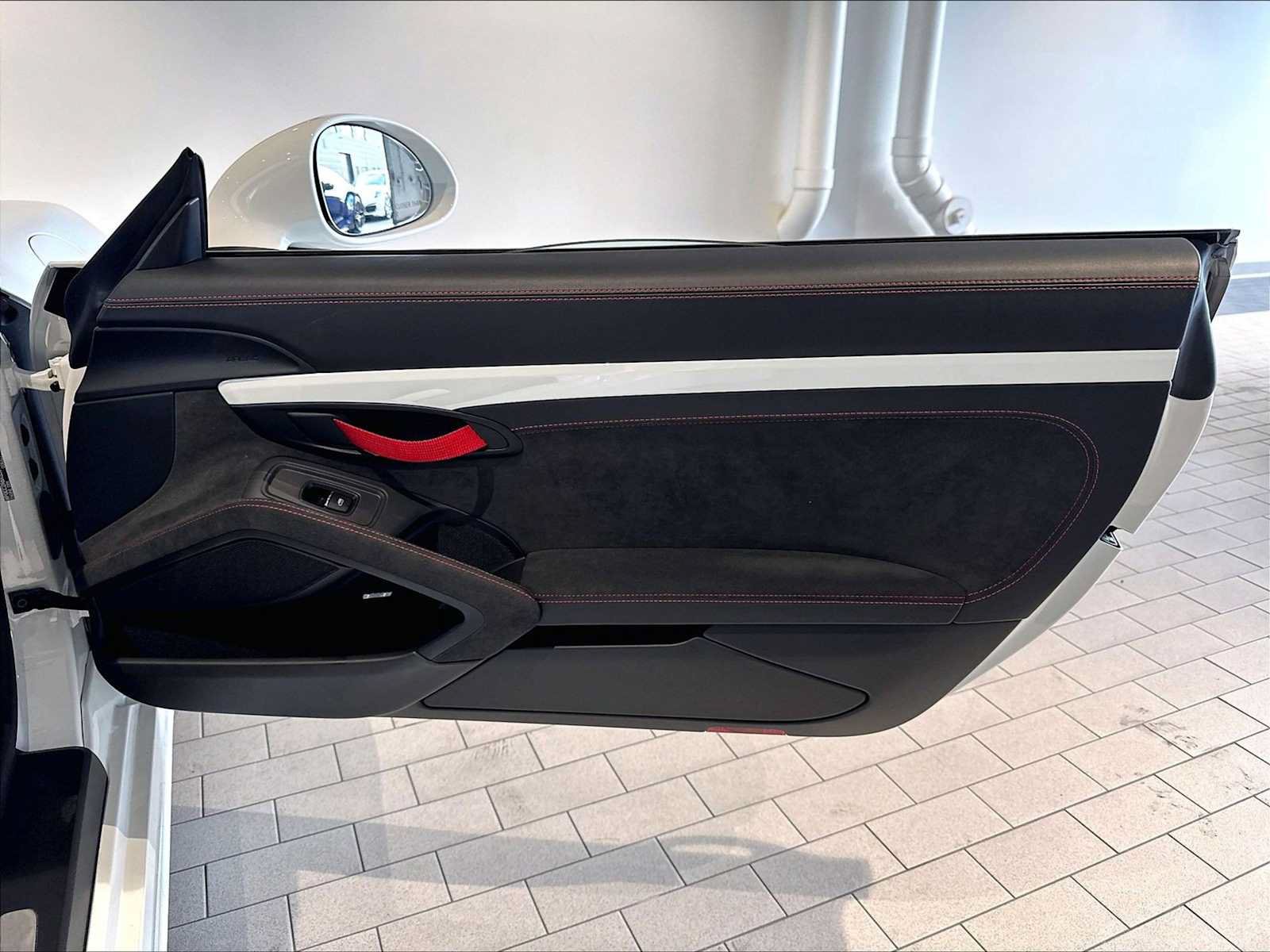 Used 2016 Porsche Boxster Spyder RWD image 28