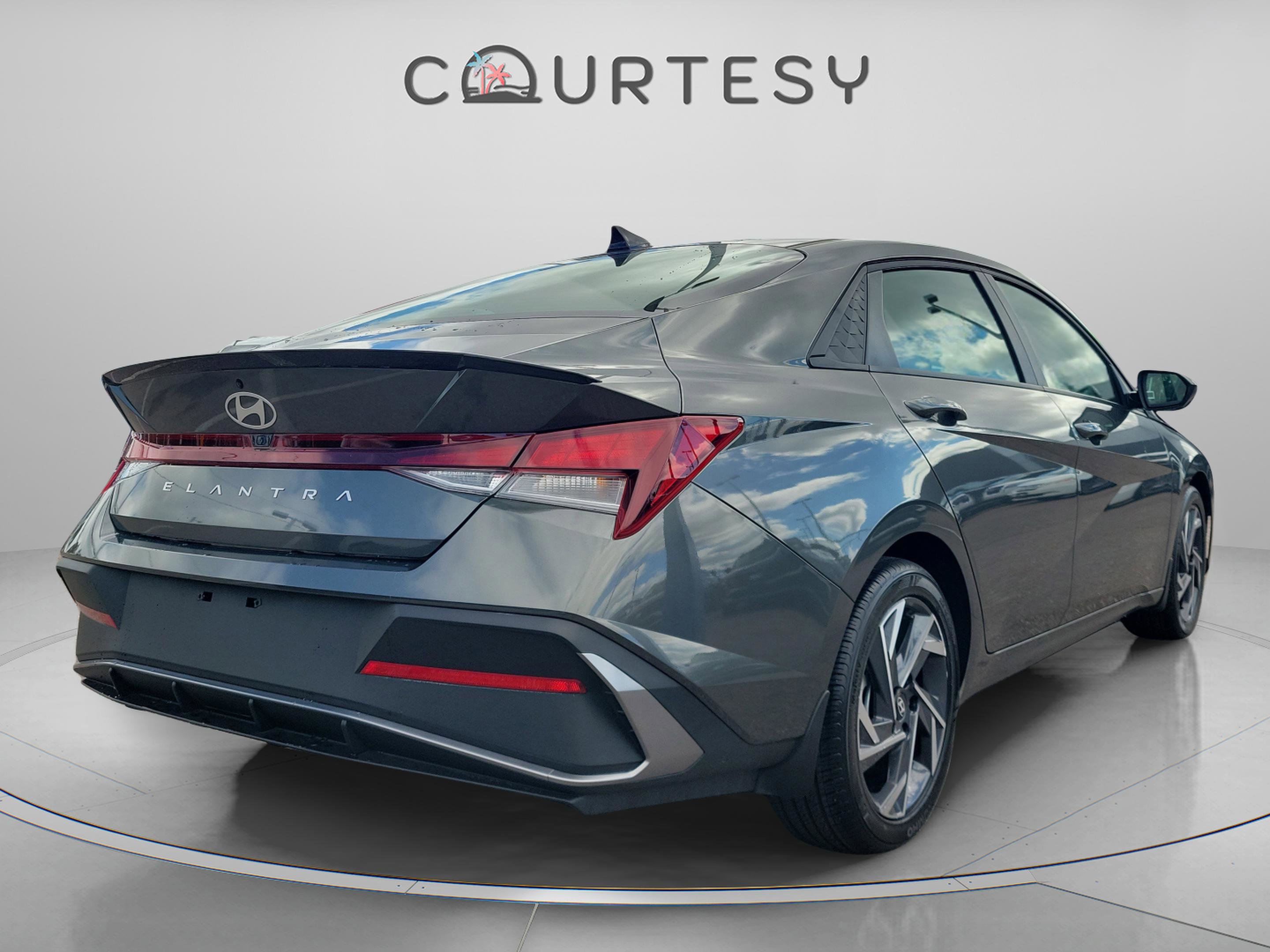 Certified 2025 Hyundai Elantra Sport image 4