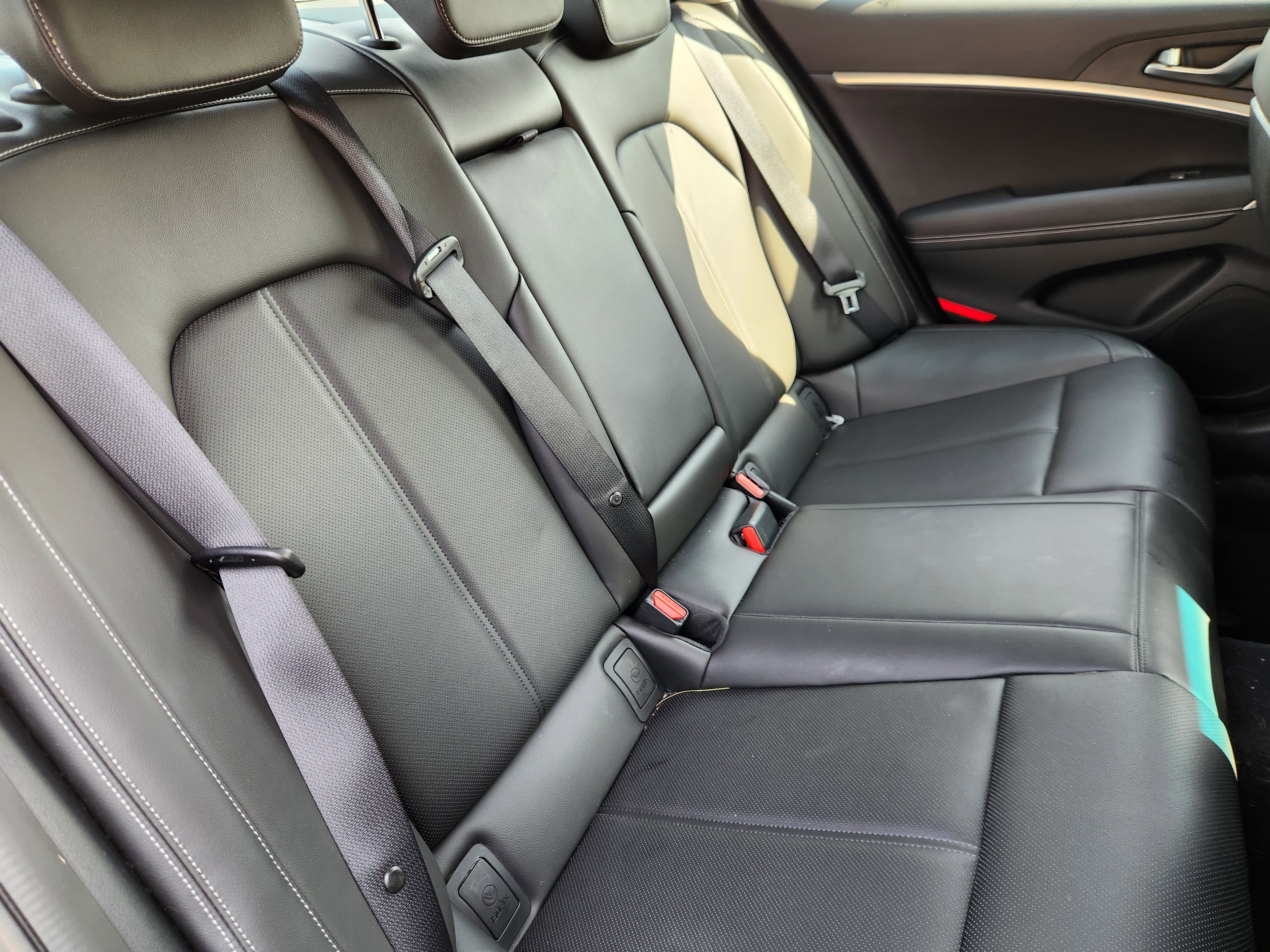 Used 2025 Genesis G70 2.5T RWD image 16