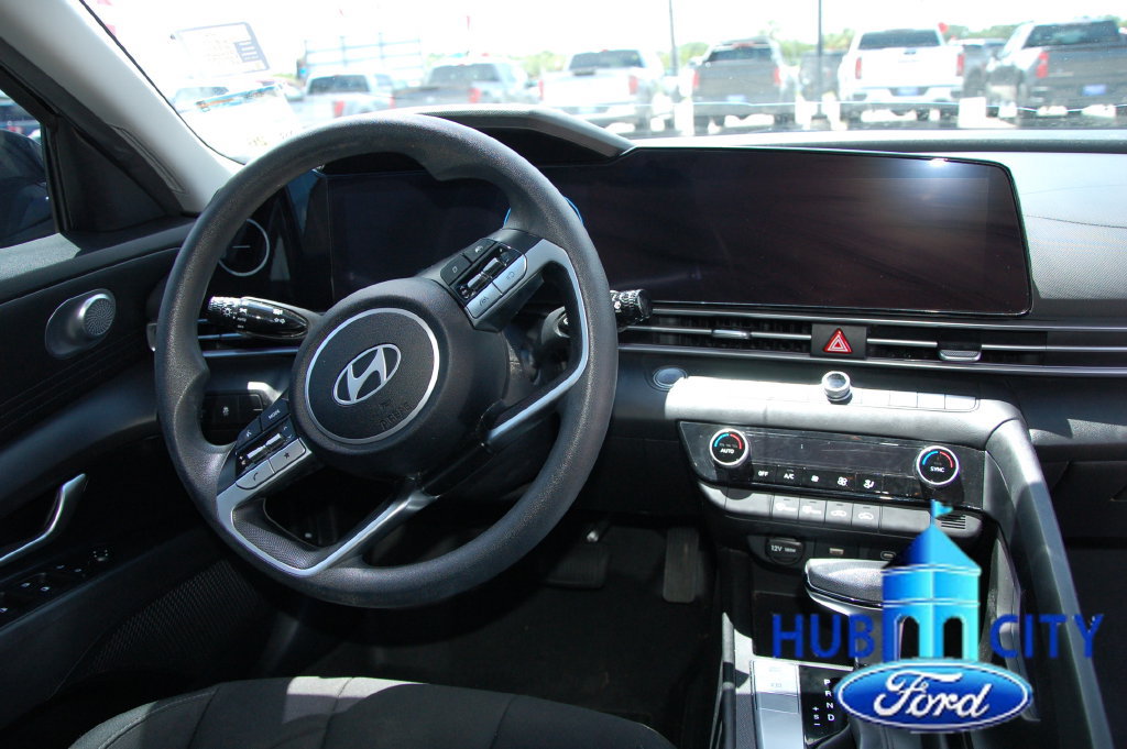 Used 2024 Hyundai Elantra SEL FWD image 19