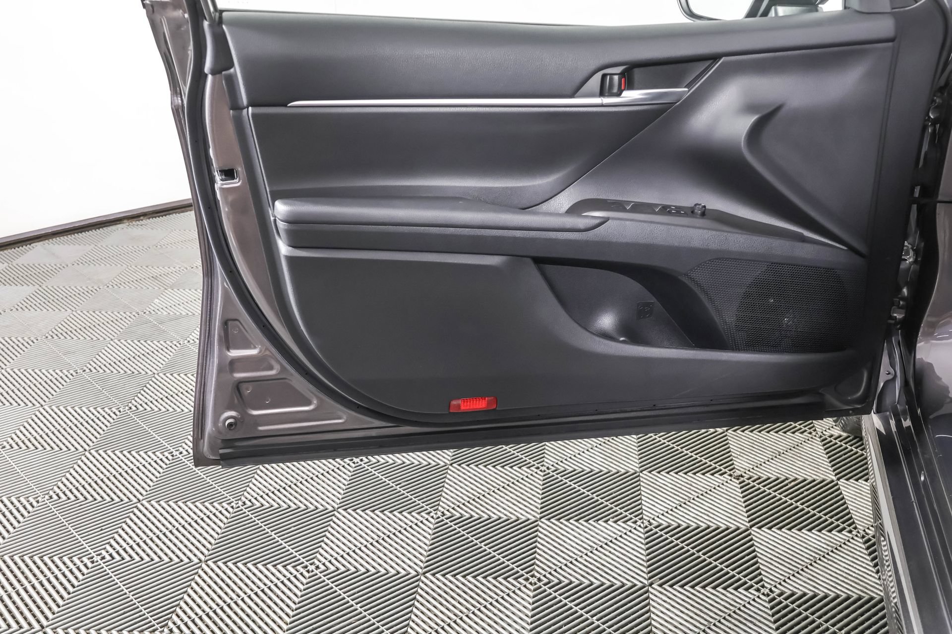 Used 2022 Toyota Camry SE FWD image 32