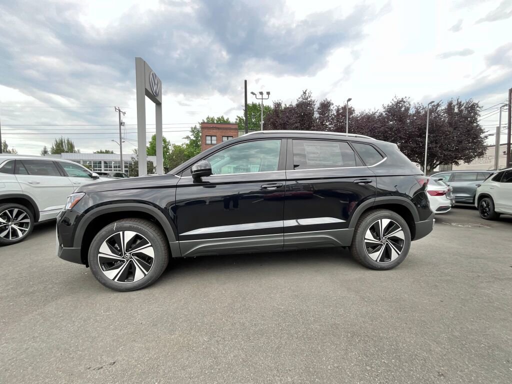 New 2025 Volkswagen Taos SE image 4
