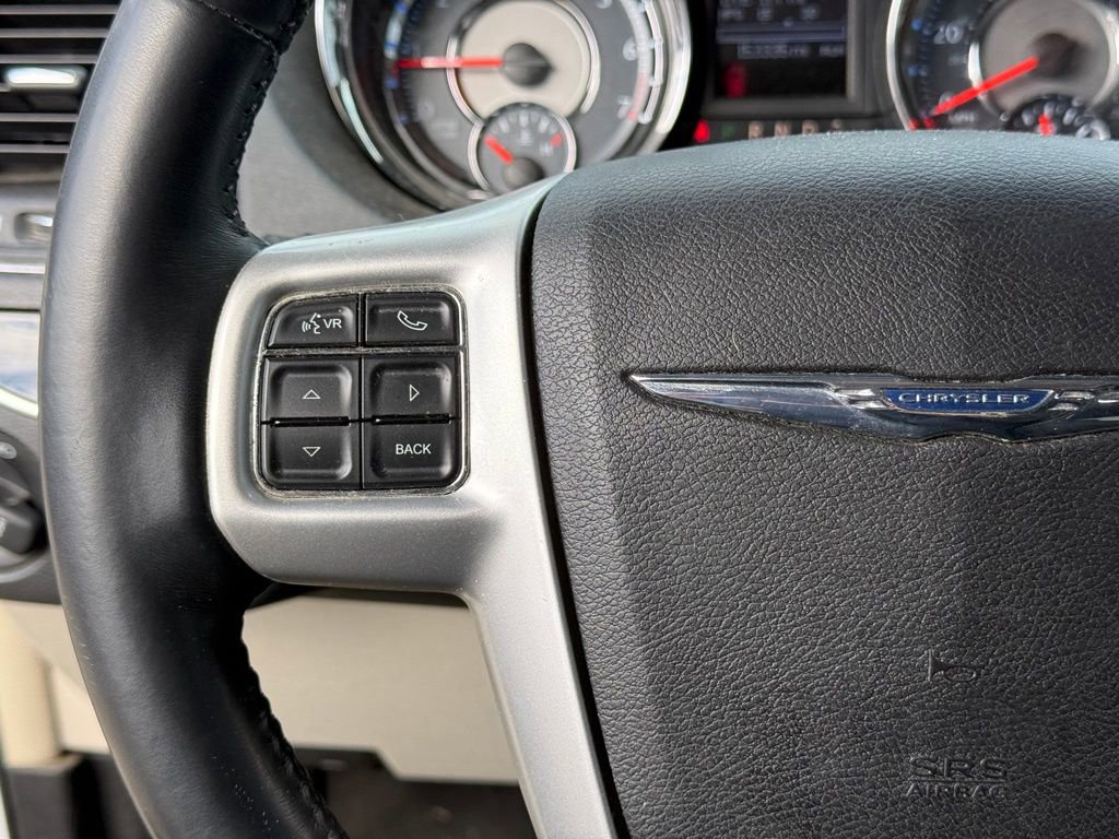 Used 2015 Chrysler Town & Country Touring image 15