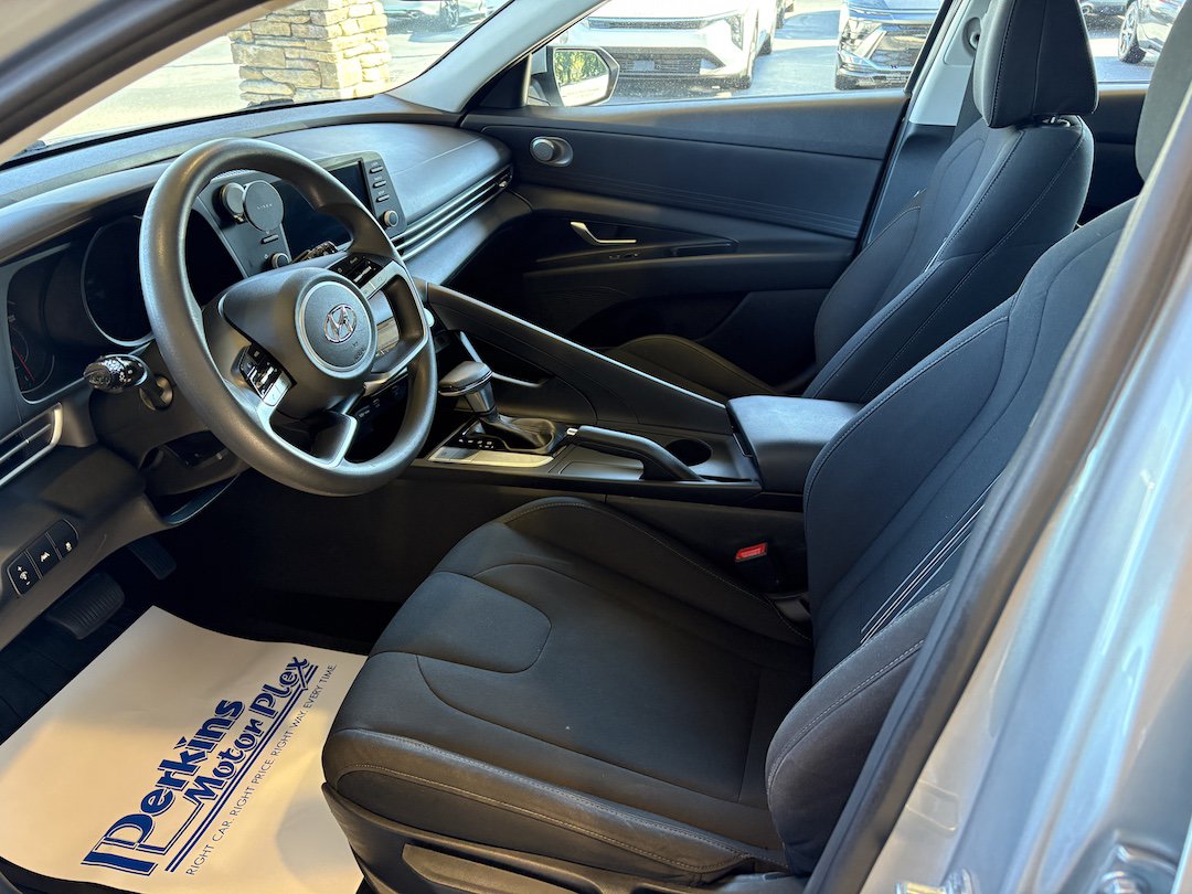 Used 2021 Hyundai Elantra SEL FWD image 2