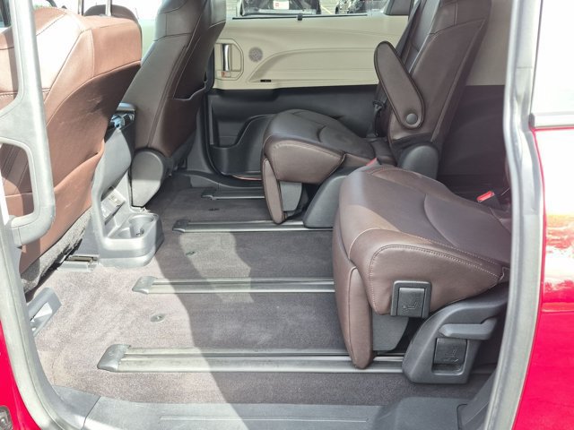 Certified 2023 Toyota Sienna Platinum FWD image 17
