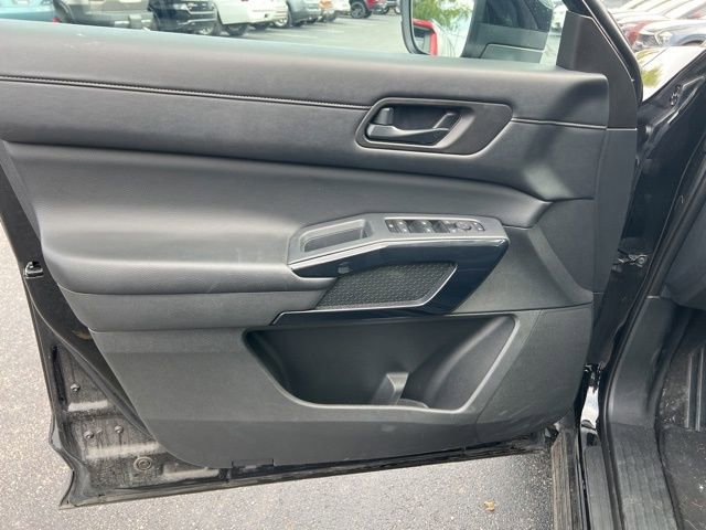 Used 2024 Nissan Pathfinder SV image 27