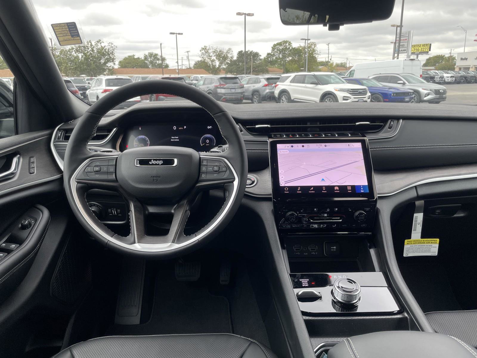 New 2025 Jeep Grand Cherokee Limited w/ Luxury Tech Group II image 24