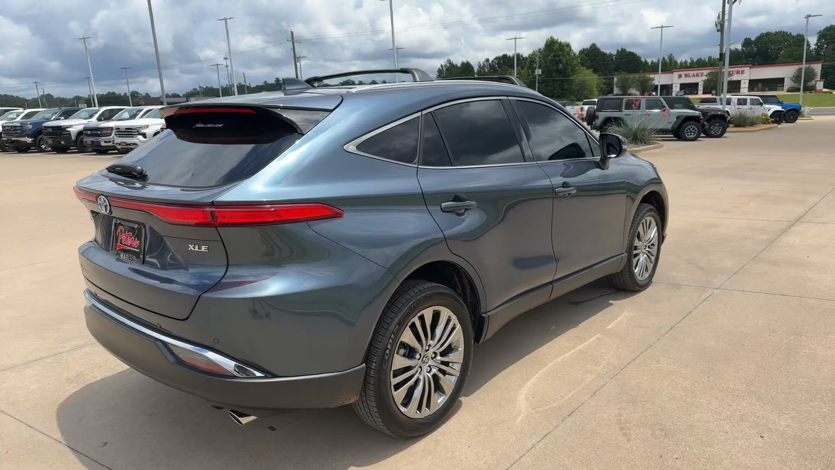 Used 2024 Toyota Venza XLE AWD/4WD image 9
