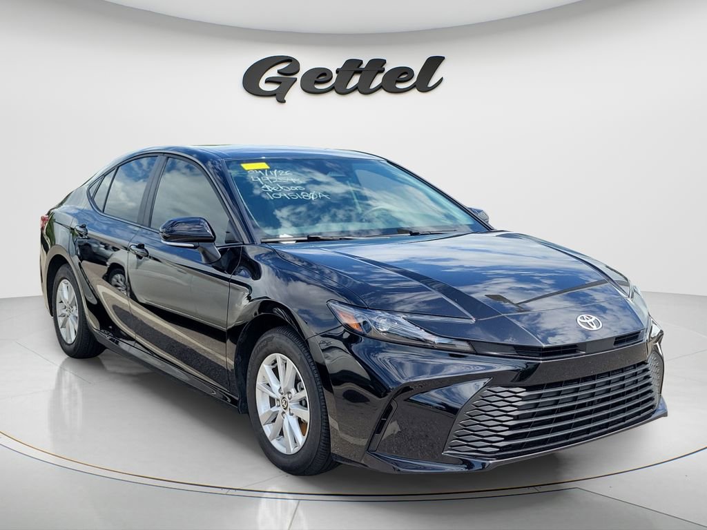Used 2025 Toyota Camry LE image 3