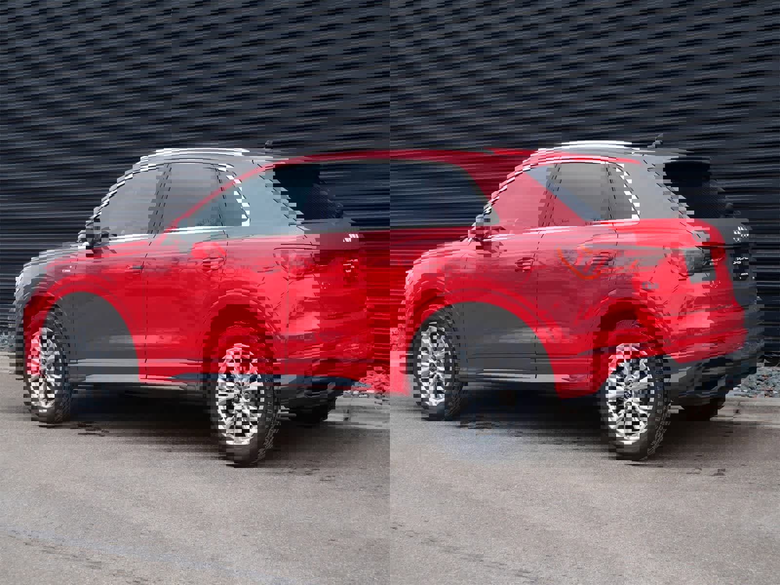 Used 2023 Audi Q3 2.0T Premium Plus w/ Premium Plus Package image 3