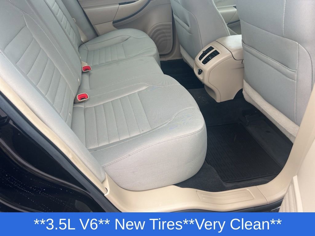 Used 2016 Ford Taurus SE FWD image 32