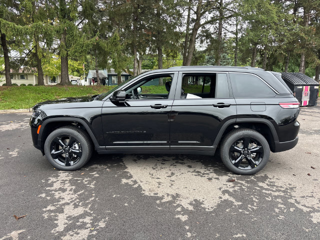 New 2027 Jeep Grand Cherokee Limited AWD/4WD image 3