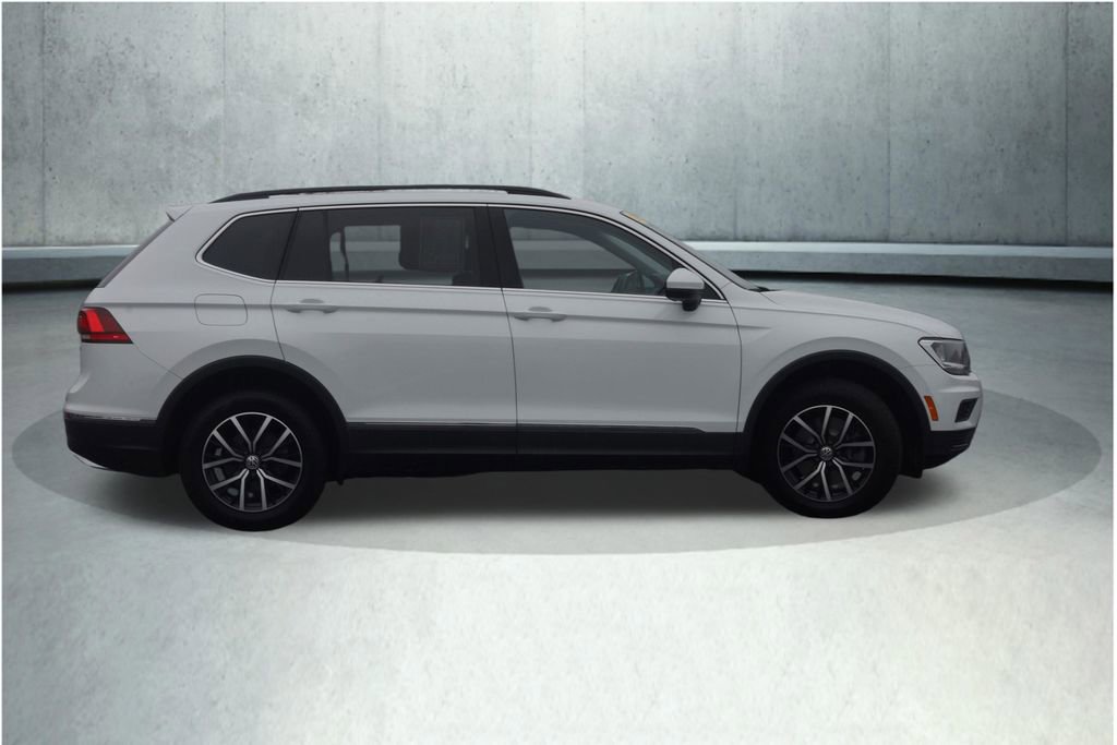 Used 2021 Volkswagen Tiguan SE w/ Panoramic Sunroof Package image 17