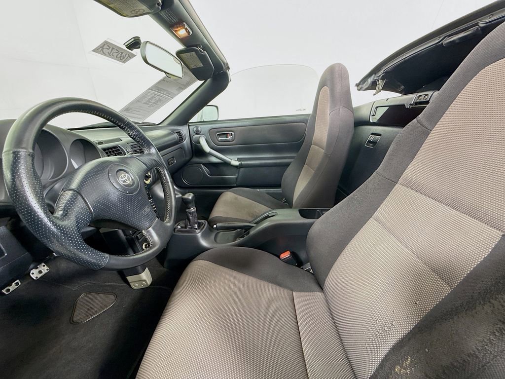 Used 2000 Toyota MR2 image 18