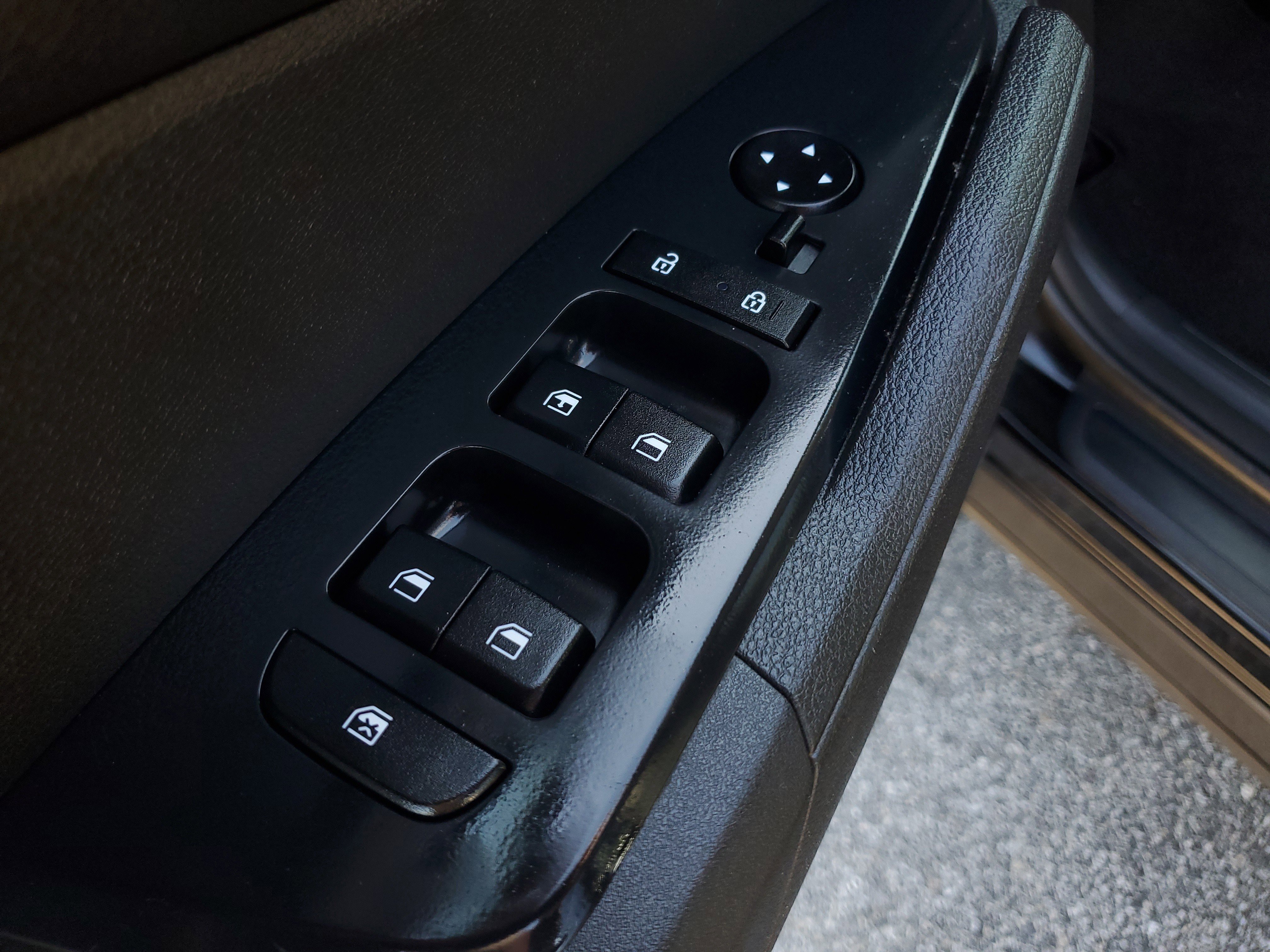 Used 2025 Kia Sportage LX image 19