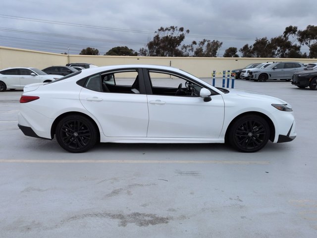 Used 2025 Toyota Camry SE FWD image 4