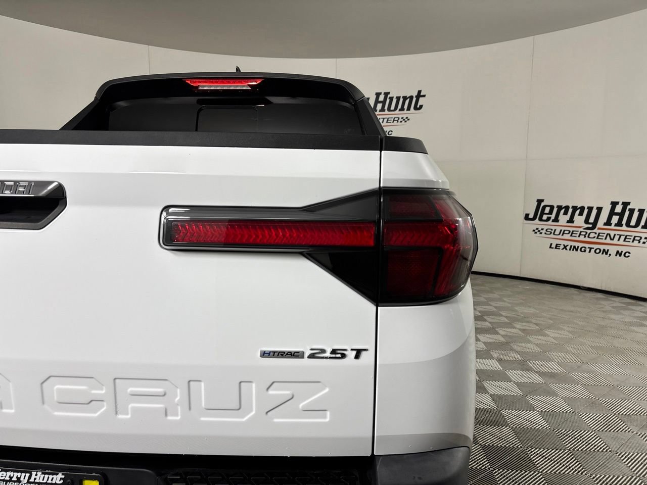 Used 2022 Hyundai Santa Cruz Limited AWD/4WD image 35
