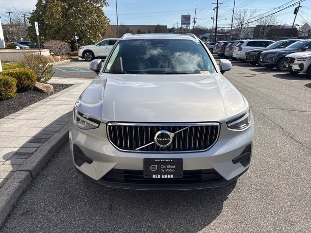 Used 2025 Volvo XC40 B5 Core image 8