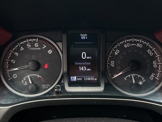 Used 2016 Toyota Tacoma TRD Sport w/ Towing Package AWD/4WD image 28