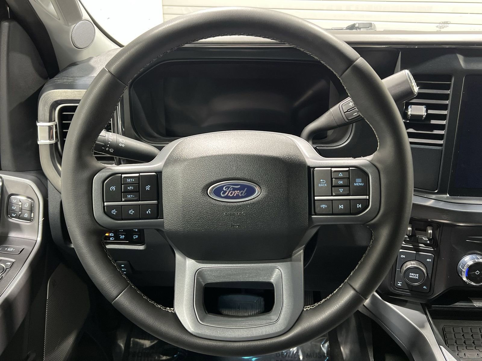 Used 2025 Ford F350 Lariat AWD/4WD image 14