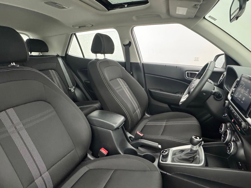 Used 2025 Hyundai Venue SEL FWD image 31