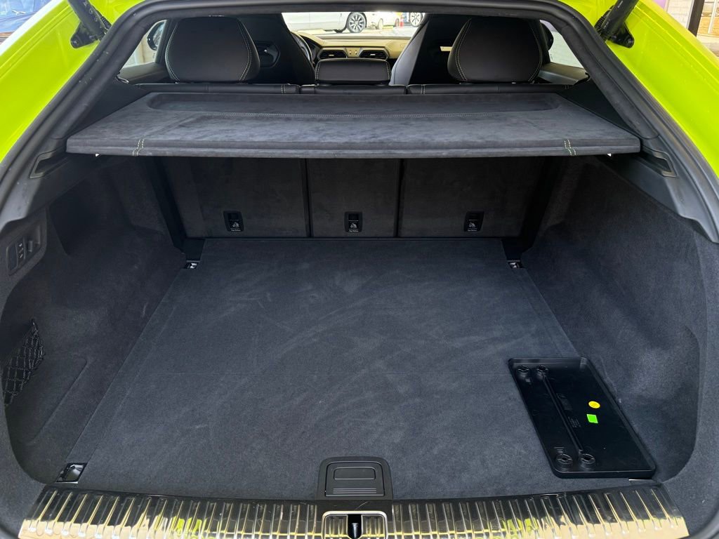 Used 2022 Lamborghini Urus image 11