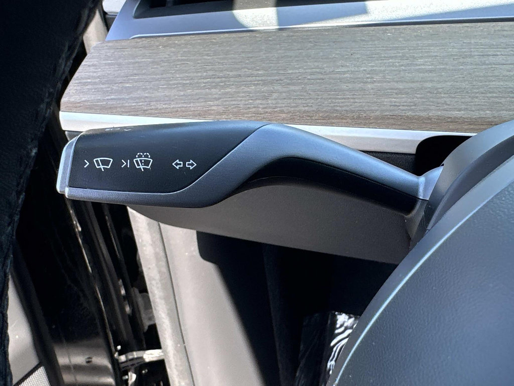 Used 2022 Tesla Model Y Performance AWD/4WD image 22
