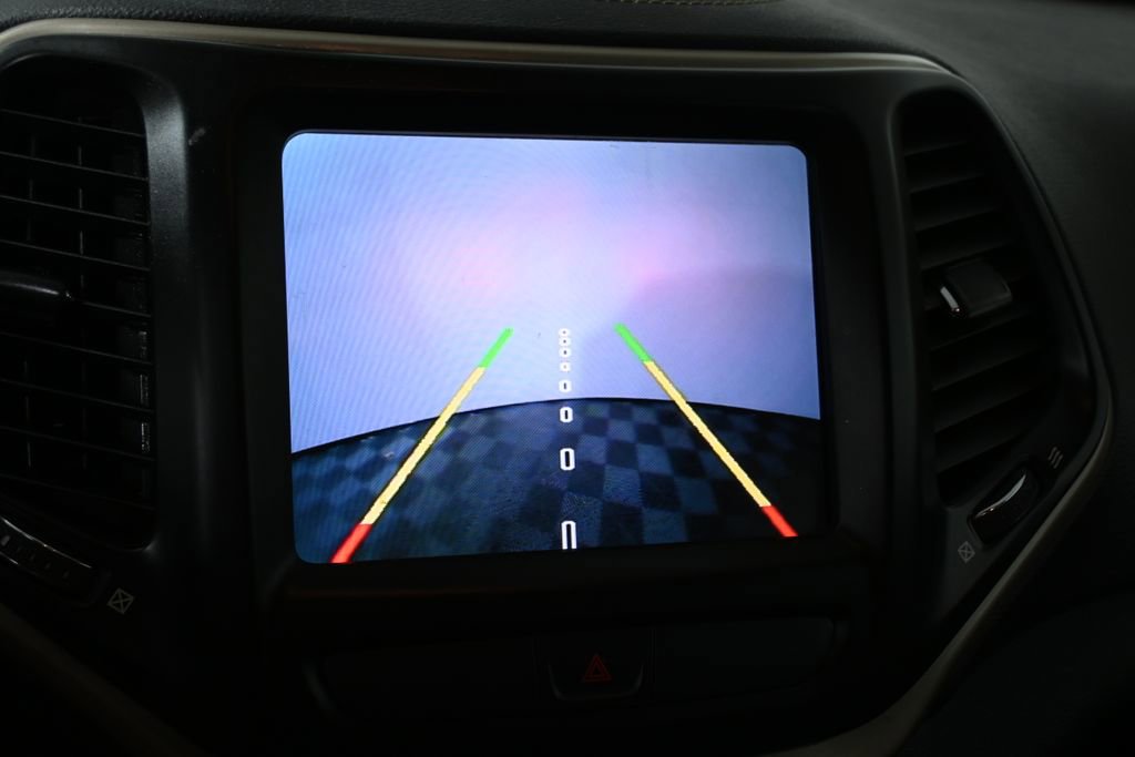 Used 2016 Jeep Cherokee Latitude w/ Cold Weather Group image 22