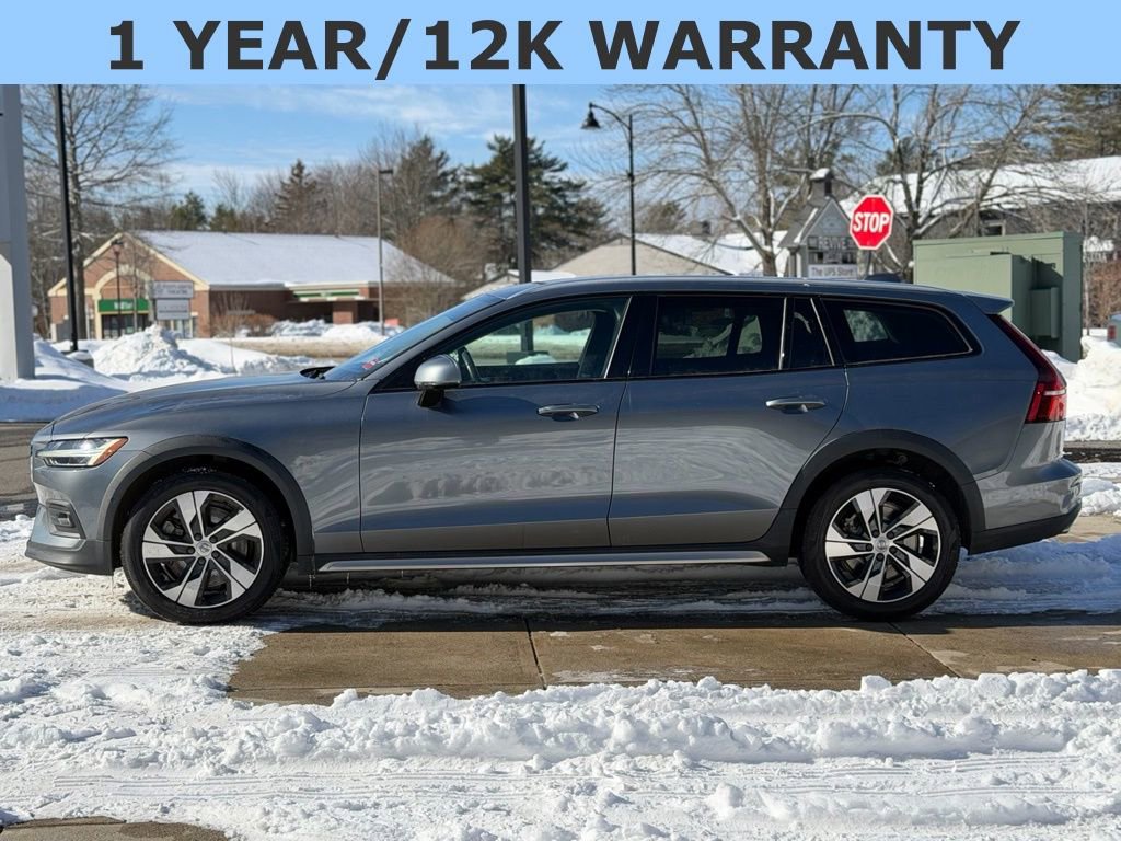 Used 2021 Volvo V60 T5 Cross Country image 16