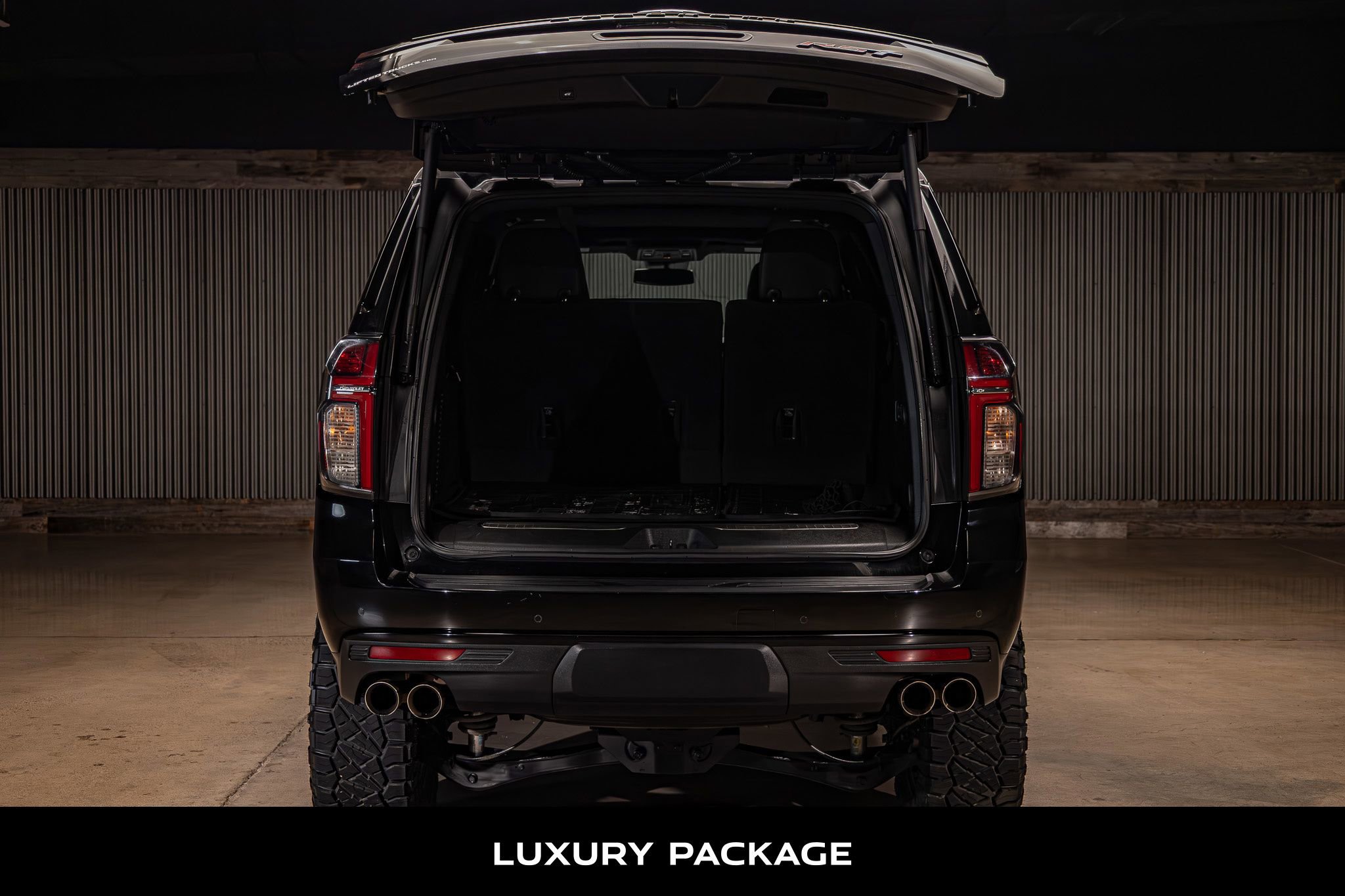 Used 2023 Chevrolet Suburban RST w/ Sport Performance Package image 8