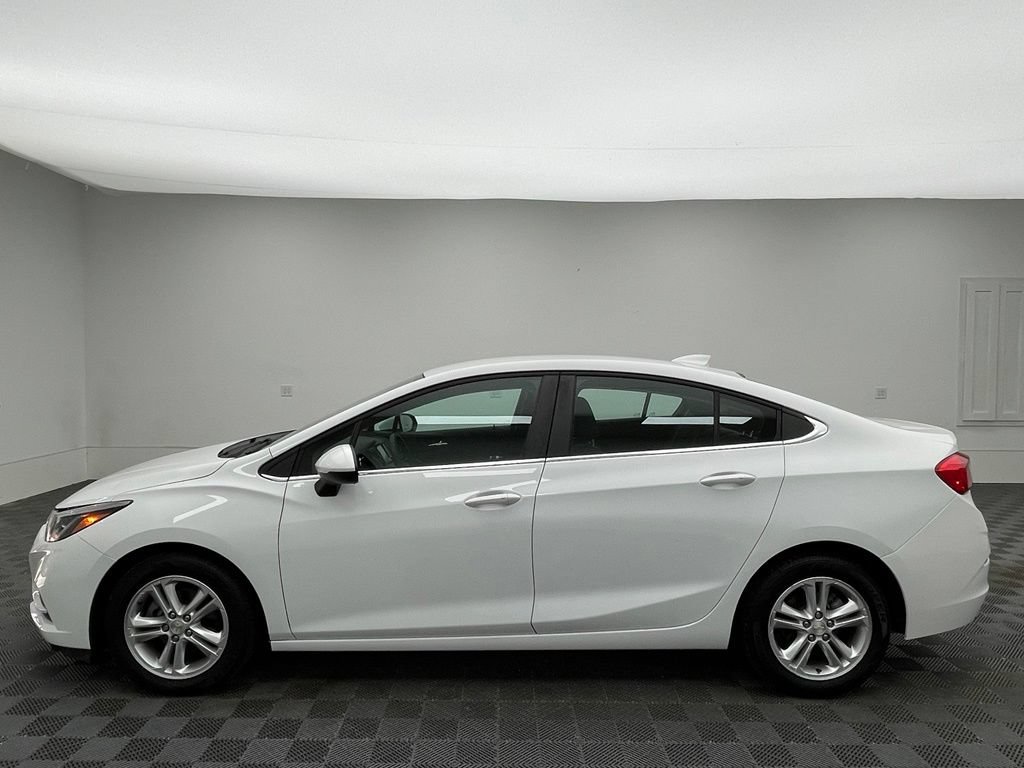 Used 2017 Chevrolet Cruze LT w/ Convenience Package FWD image 11