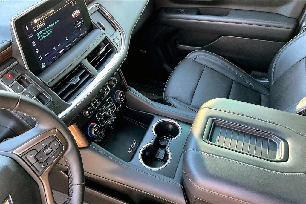 Used 2024 Chevrolet Suburban High Country RWD image 9