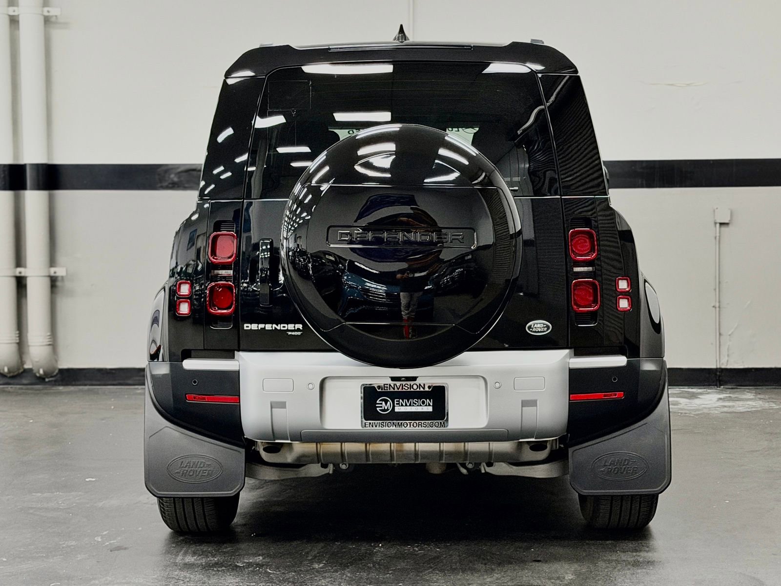 Used 2023 Land Rover Defender 110 SE image 11