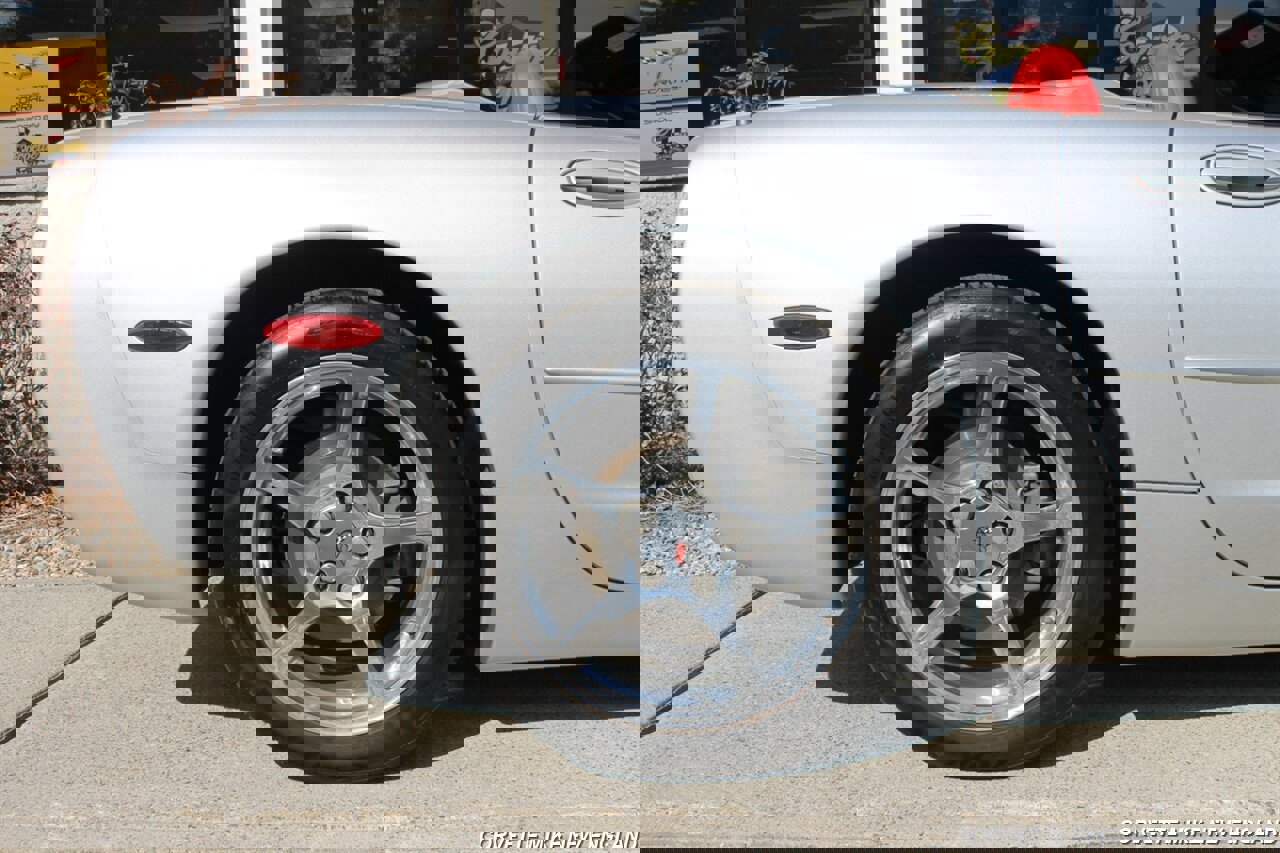 Used 2001 Chevrolet Corvette Convertible w/ Preferred Equipment Group2 image 28