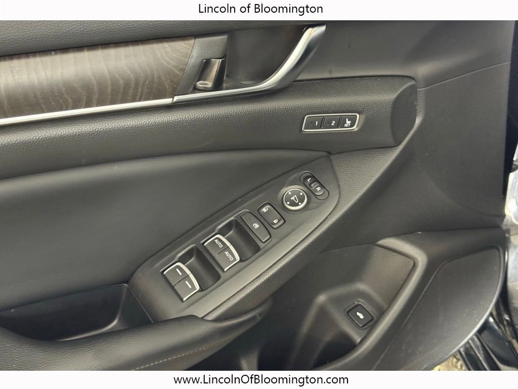 Used 2018 Honda Accord Touring image 12