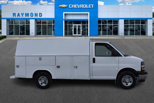 New 2025 Chevrolet Express 3500 w/ Power Convenience Package image 2