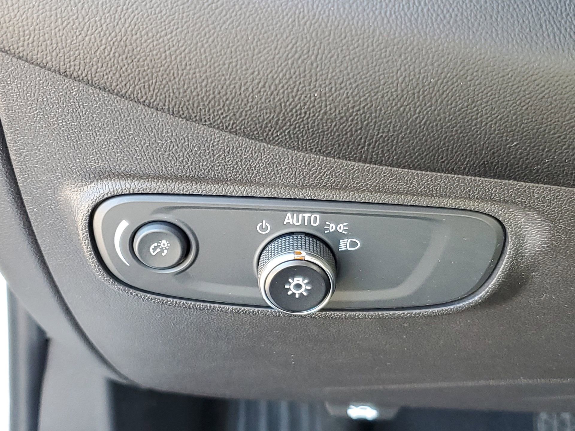 Used 2021 Chevrolet Equinox LS image 20