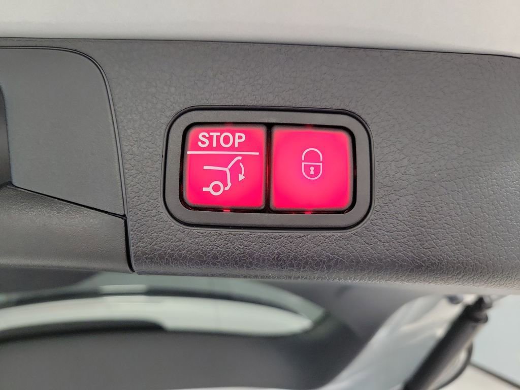 Used 2024 Mercedes-Benz GLB 35 AMG 4MATIC image 19