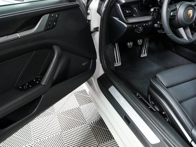 Certified 2024 Porsche 911 Carrera S image 8