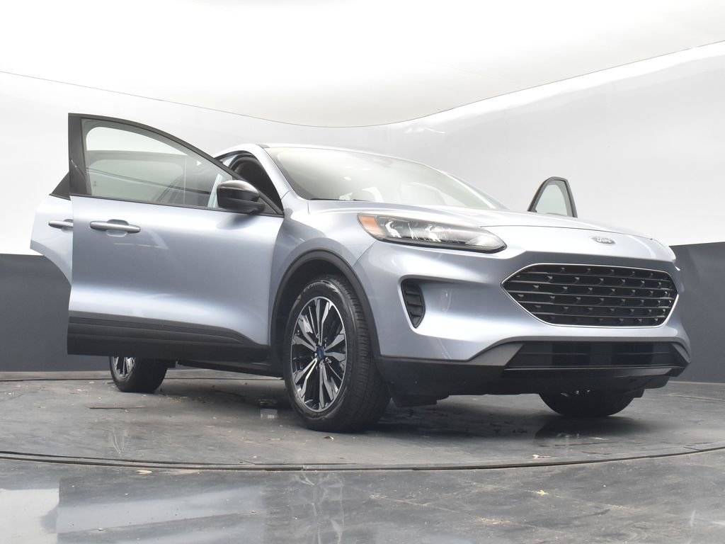 Used 2022 Ford Escape SE w/ SE Sport Appearance Package image 25