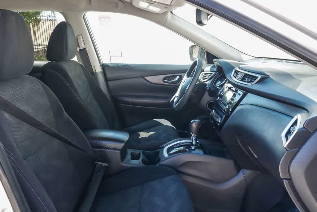 Used 2015 Nissan Rogue SV w/ SV Family Package FWD image 16