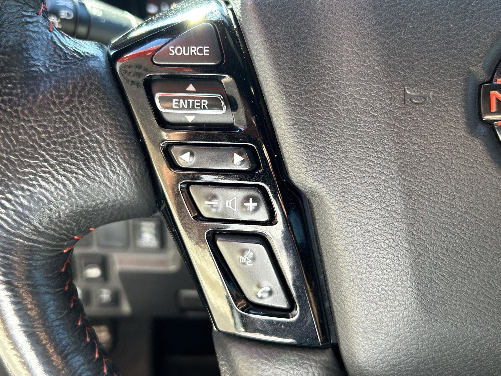 Used 2022 Nissan Frontier PRO-4X image 32