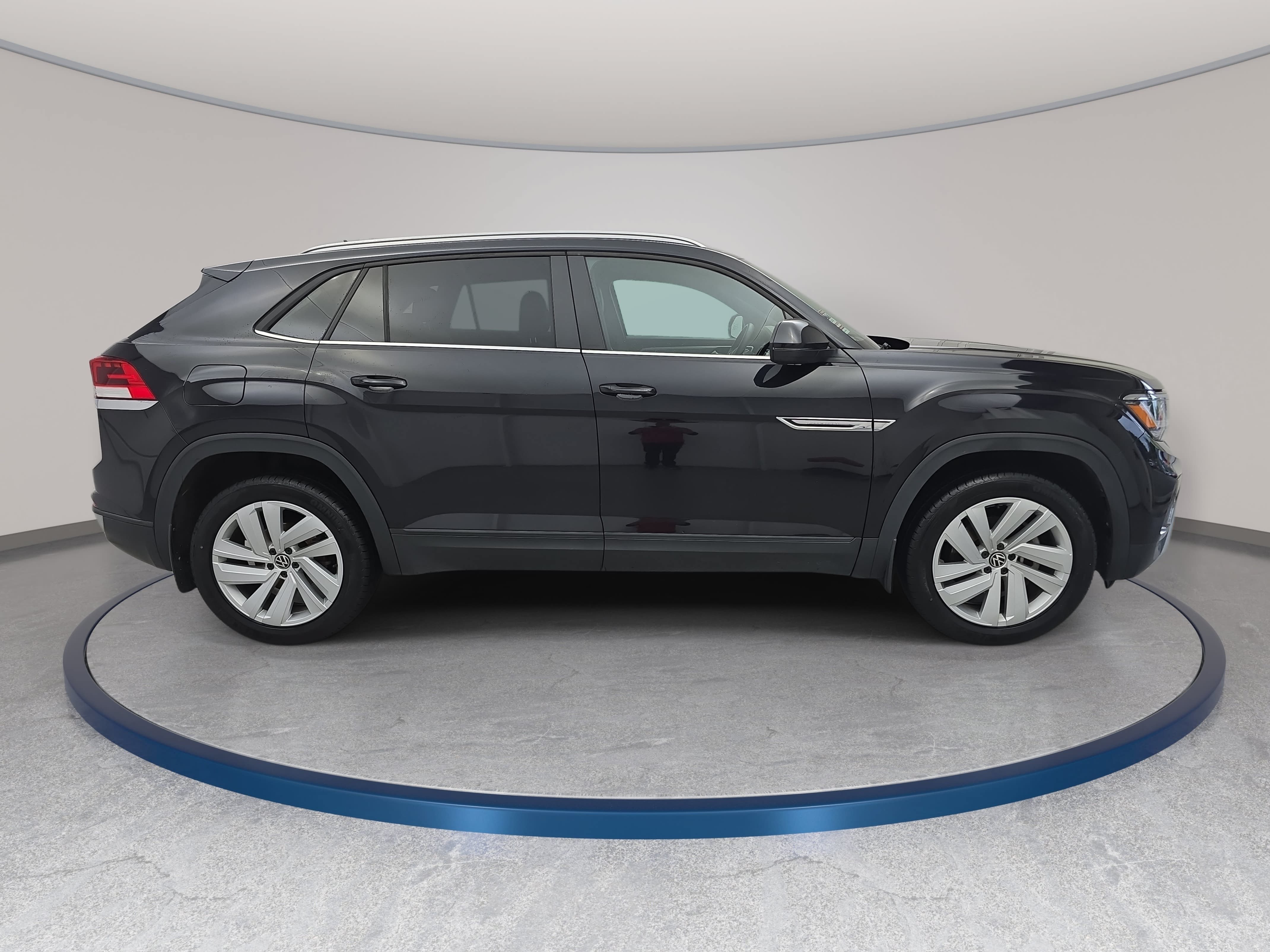 Used 2023 Volkswagen Atlas Cross Sport SE w/ Panoramic Sunroof Package AWD/4WD image 4